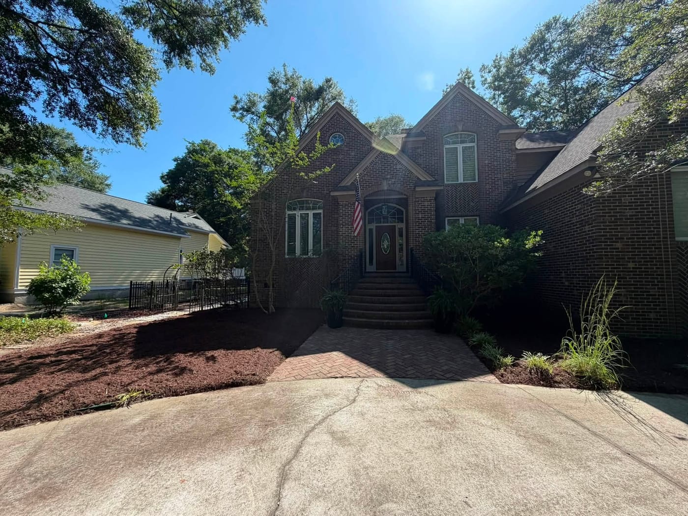 Curb appeal after a full lawn and landscaping service